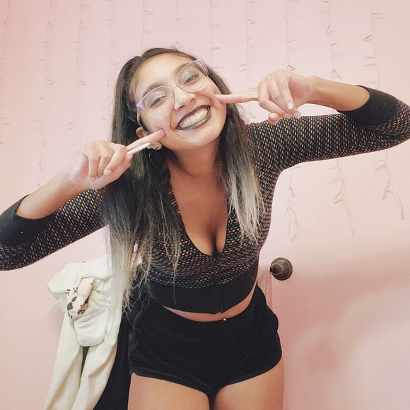 Meet your Posher, Chloe - Picture 3 of 3